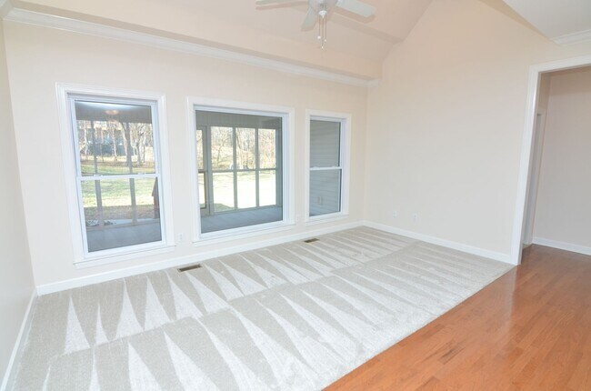 Building Photo - 604 Georgian Way