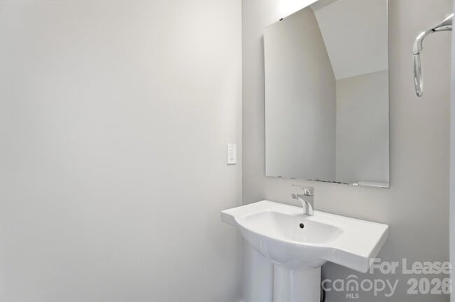 Building Photo - 523 Sedgefield Park Dr