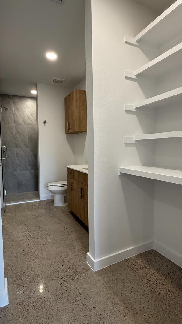 Building Photo - 601 Sapphire Ave