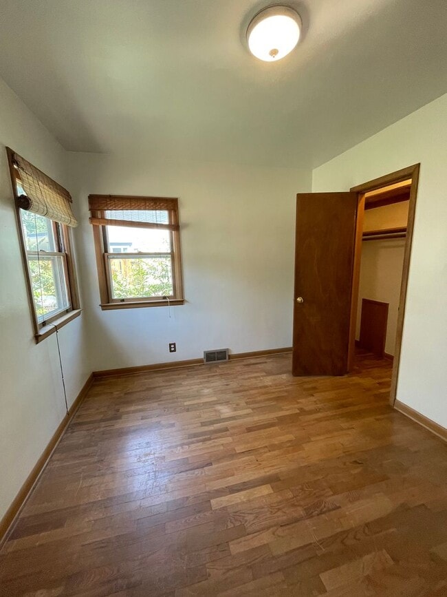 Building Photo - Charming Home w/ Fenced Yard in Central Lo...