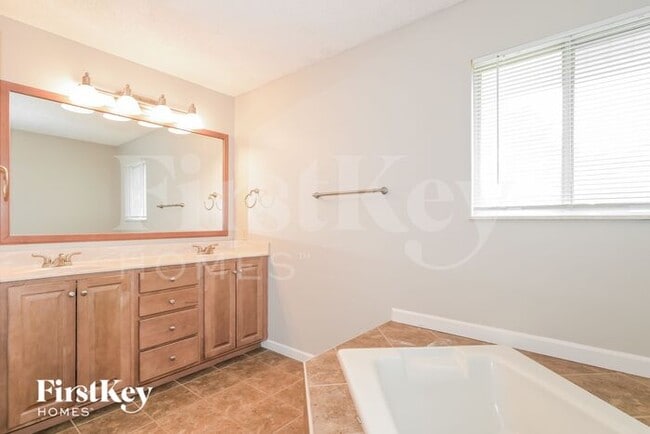 Building Photo - 1237 Colby Dr