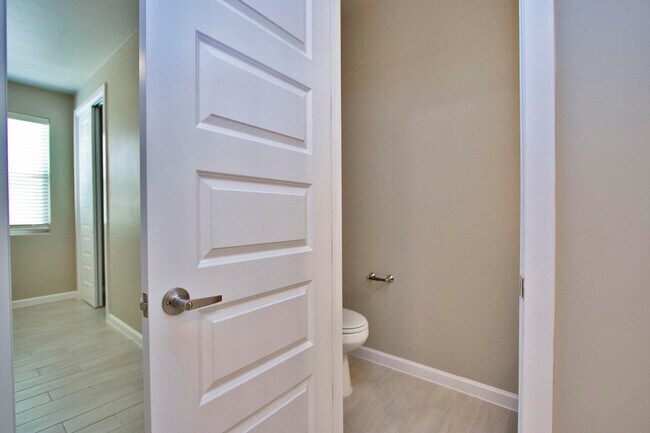 Building Photo - 729 C. Escondida