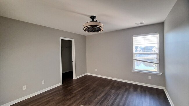 Building Photo - Spacious 5 bed 3 bath Home