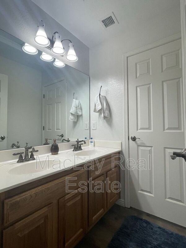 Building Photo - 1534 W Agrarian Hills Dr