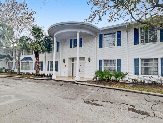 Building Photo - 2270 NE 68th St