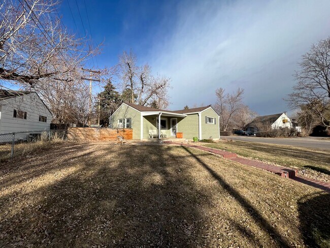 Building Photo - 3 bed 2 bath Harvey Park, Corner Lot