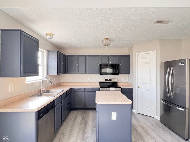 Building Photo - 713 Hollowood Ln