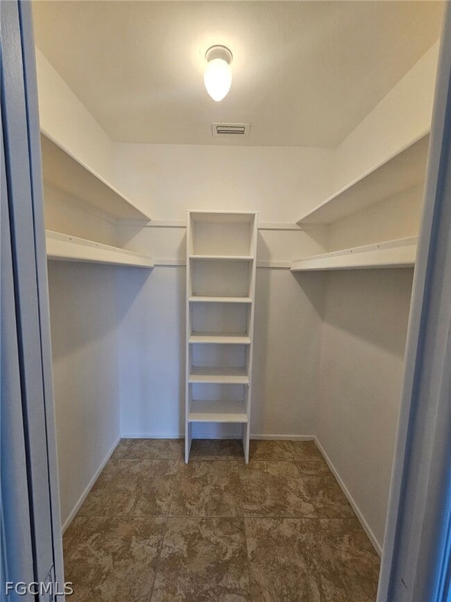 Building Photo - 1221 SE 46th Ln