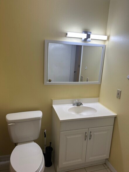 Master bathroom - 134 Burns Ave