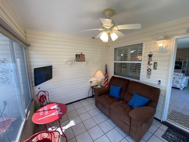 Building Photo - Great Location Turnkey Villa In The Village of Belvedere ANNUAL Lease