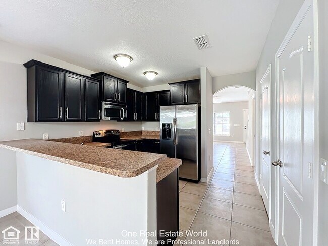 Building Photo - 5361 Windsor Lake Cir