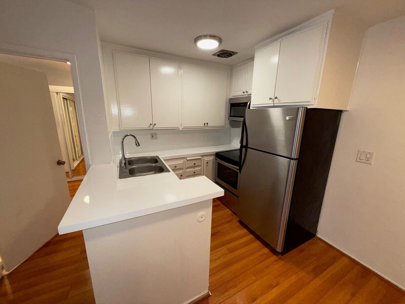 Building Photo - 10760 Rose Ave