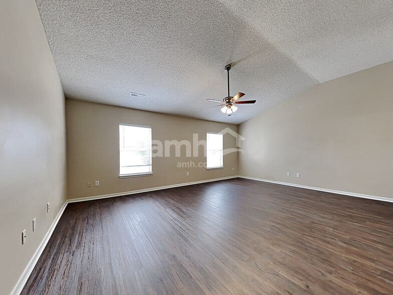 Building Photo - 133 Broken Branch Dr