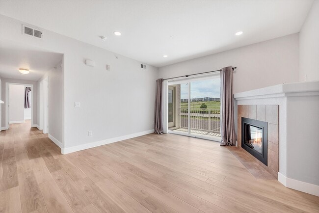 Building Photo - 15700 E Jamison Dr