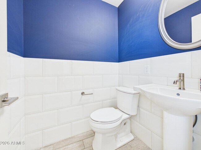 Building Photo - 4816 N Woodmere Fairway