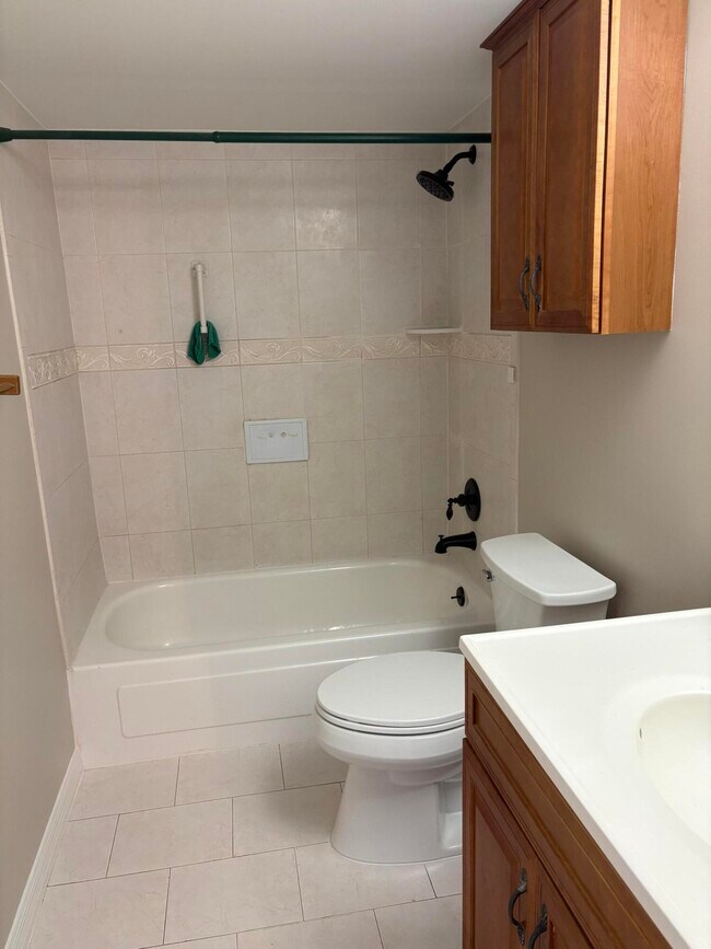 Building Photo - 2770 Garden Dr S