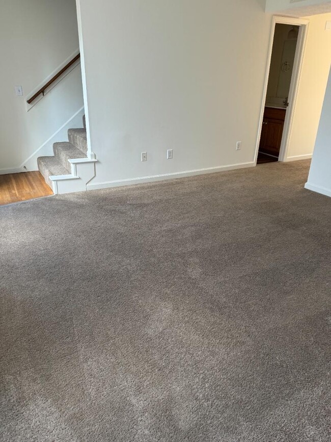 Building Photo - 223 Hidden Acres