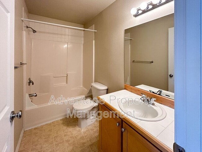 Building Photo - 3108 NW Morning Glory Dr