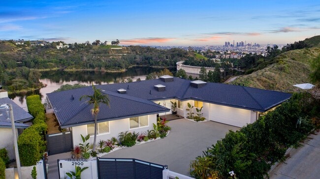 Building Photo - 2900 Lakeridge Dr
