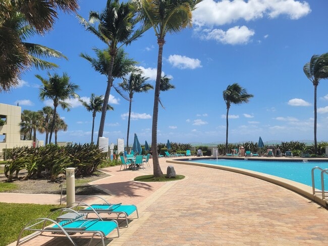 Building Photo - 3901 S Ocean Dr