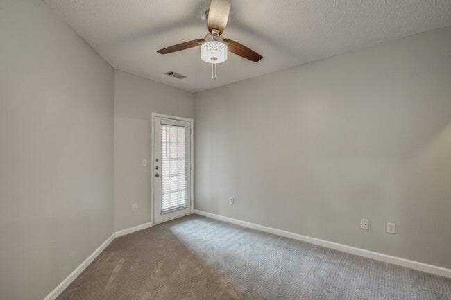 Building Photo - Brookhaven Condo