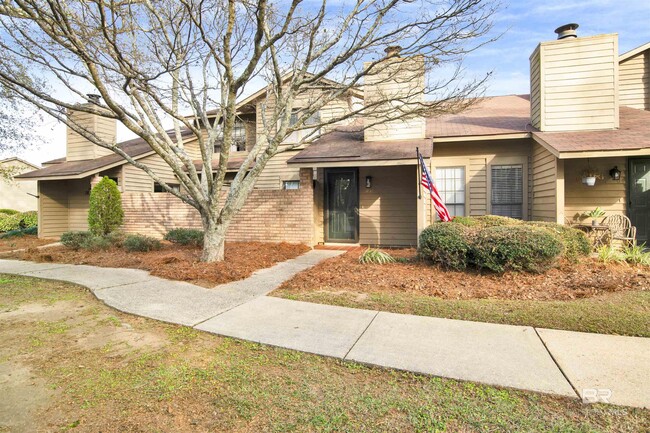 Building Photo - 200 Parma Dr