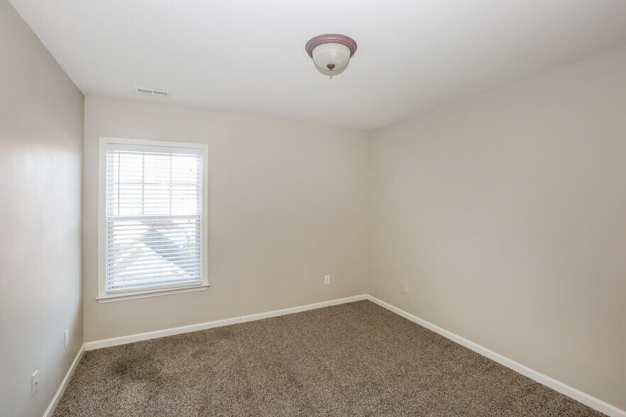 Building Photo - 15513 Crossing Gate Dr