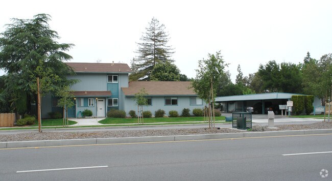 Building Photo - Garden Park