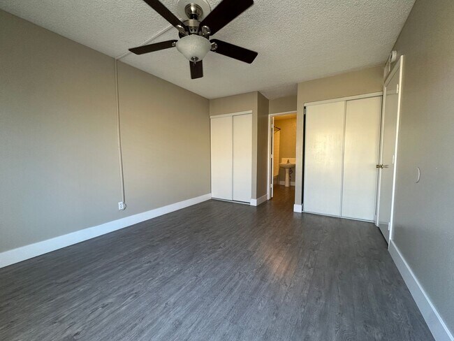 Building Photo - 2 Bedroom Upstairs Condo with Bonus Room Near UNLV!
