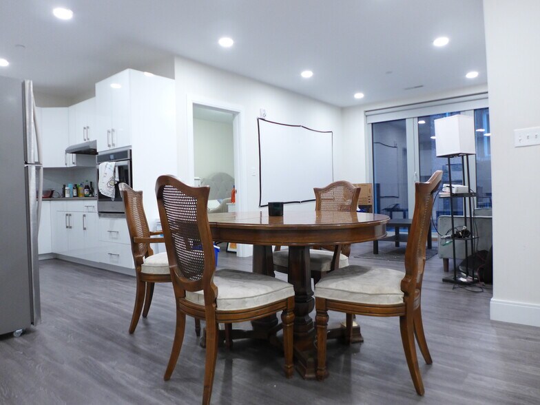 Building Photo - 19 Saint Cyprians Pl