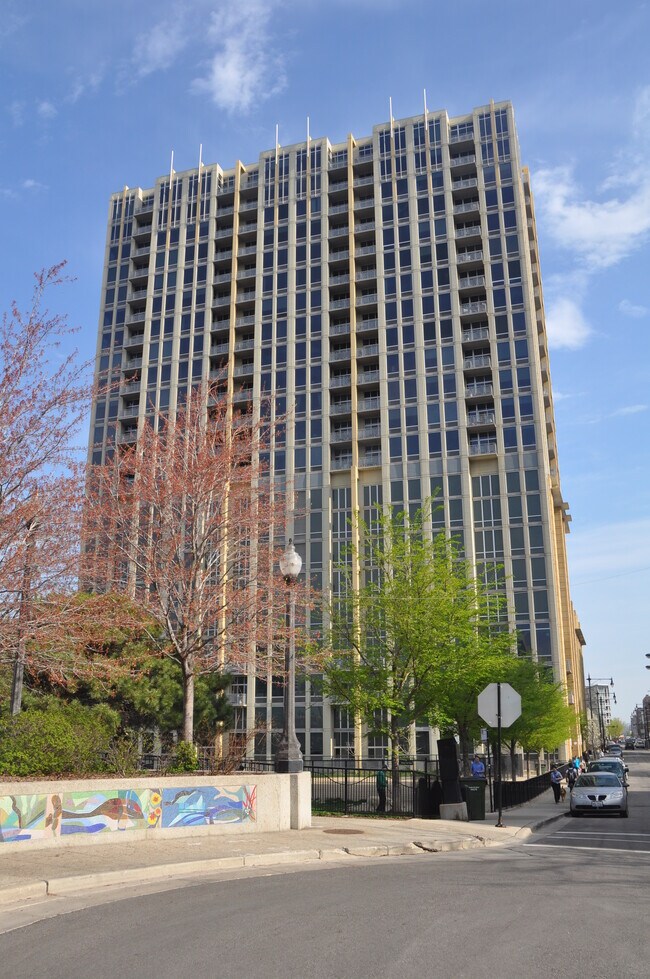 Primary Photo - 700 N Larrabee St