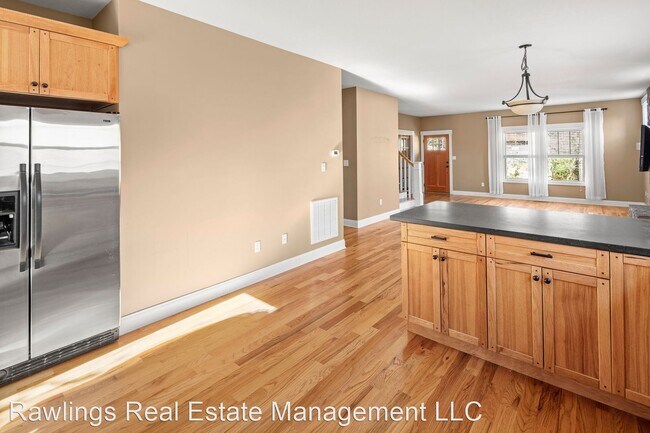 Building Photo - 3 br, 2.5 bath House - 34 Pinecroft Road