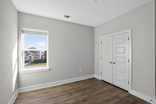 Building Photo - 213 Flowers Ave