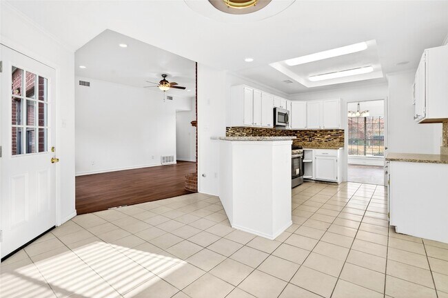 Building Photo - 1617 Briargrove Dr