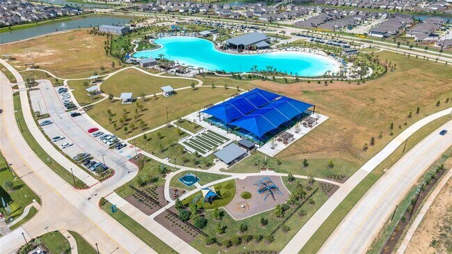 Building Photo - 728 Lake Lacosta Dr