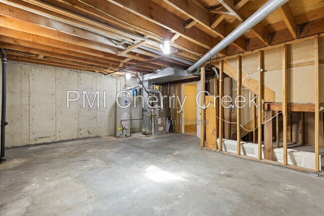 Building Photo - 554 Vance St