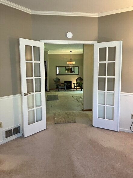 Building Photo - 1406 Greymoor Way
