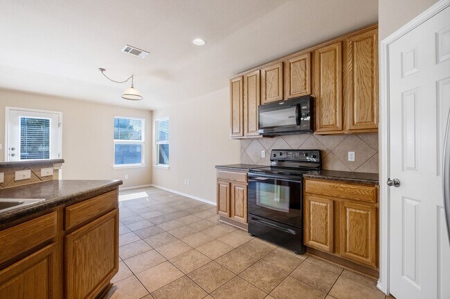 Building Photo - 3 Bedroom, 2 Bath Home in the Village of Berry Creek