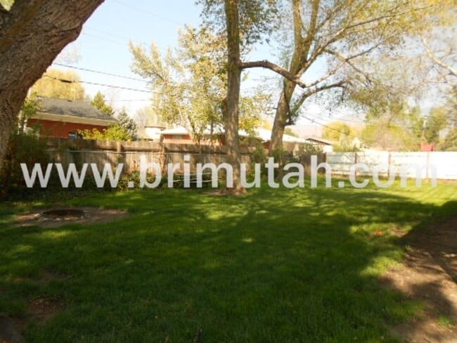 Building Photo - 1561 E 4945 S