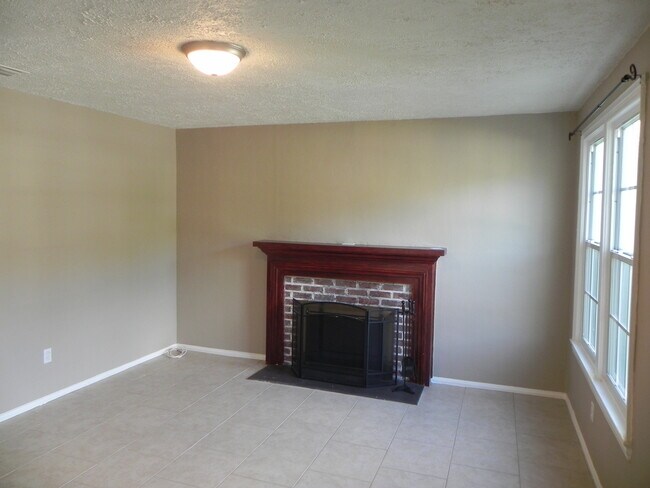 Building Photo - 2704 Spring Park Rd