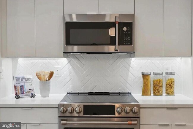 Building Photo - 2015 13th St NW