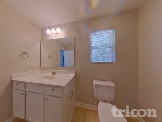 Building Photo - 2480 Marthas Ridge Dr