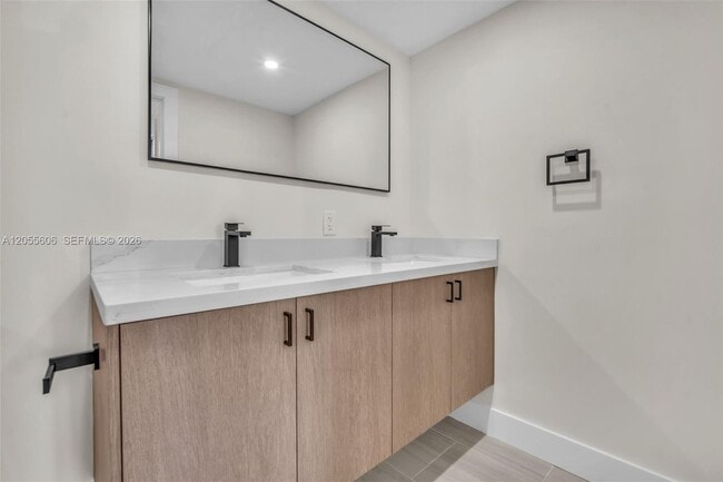 Building Photo - 2065 S Ocean Dr