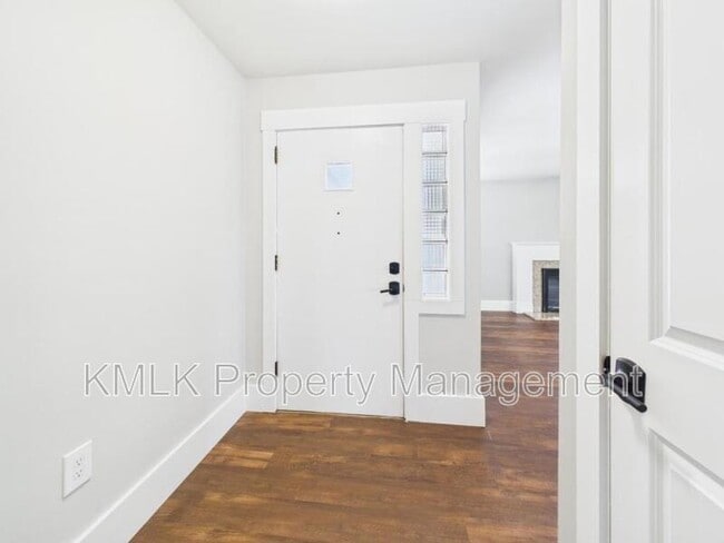 Building Photo - 2514 Carson Rd