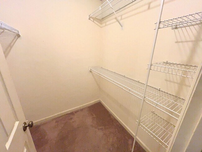 Building Photo - Spacious 2 Bed / 2.5 Bath Home in Madison