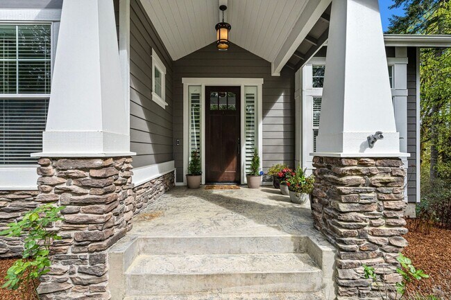 Building Photo - Custom Craftsman Estate on 1.5+ Sun-drenched Acres