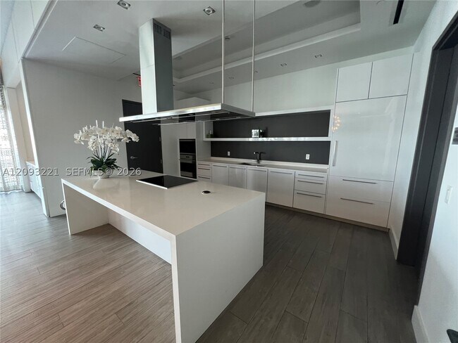 Building Photo - 17301 Biscayne Blvd