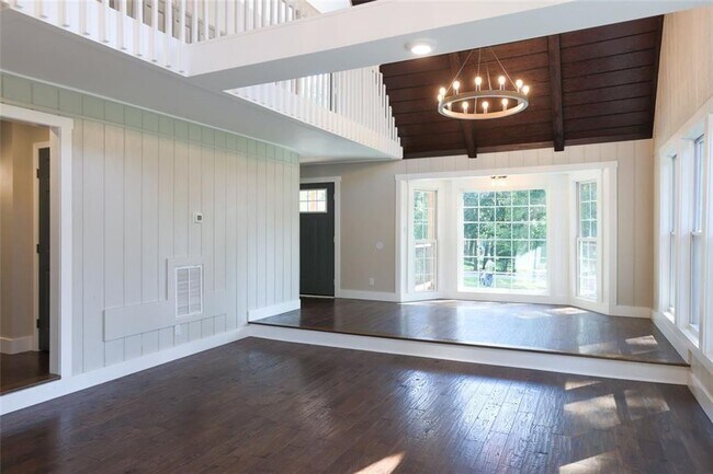 Building Photo - 548 McCurdy Rd