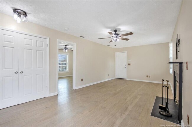 Building Photo - 1931 Daphne Cir