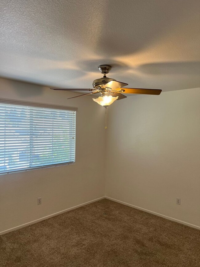 Building Photo - GORGEOUS 3 BEDROOM IN E. ROSEVILLE GATED COMMUNITY!!